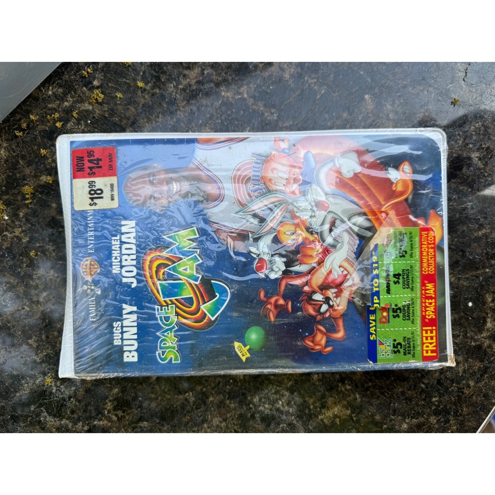 Space Jam VHS 1997 Clamshell Warner Bros Michael Jordan Bugs Bunny Sealed